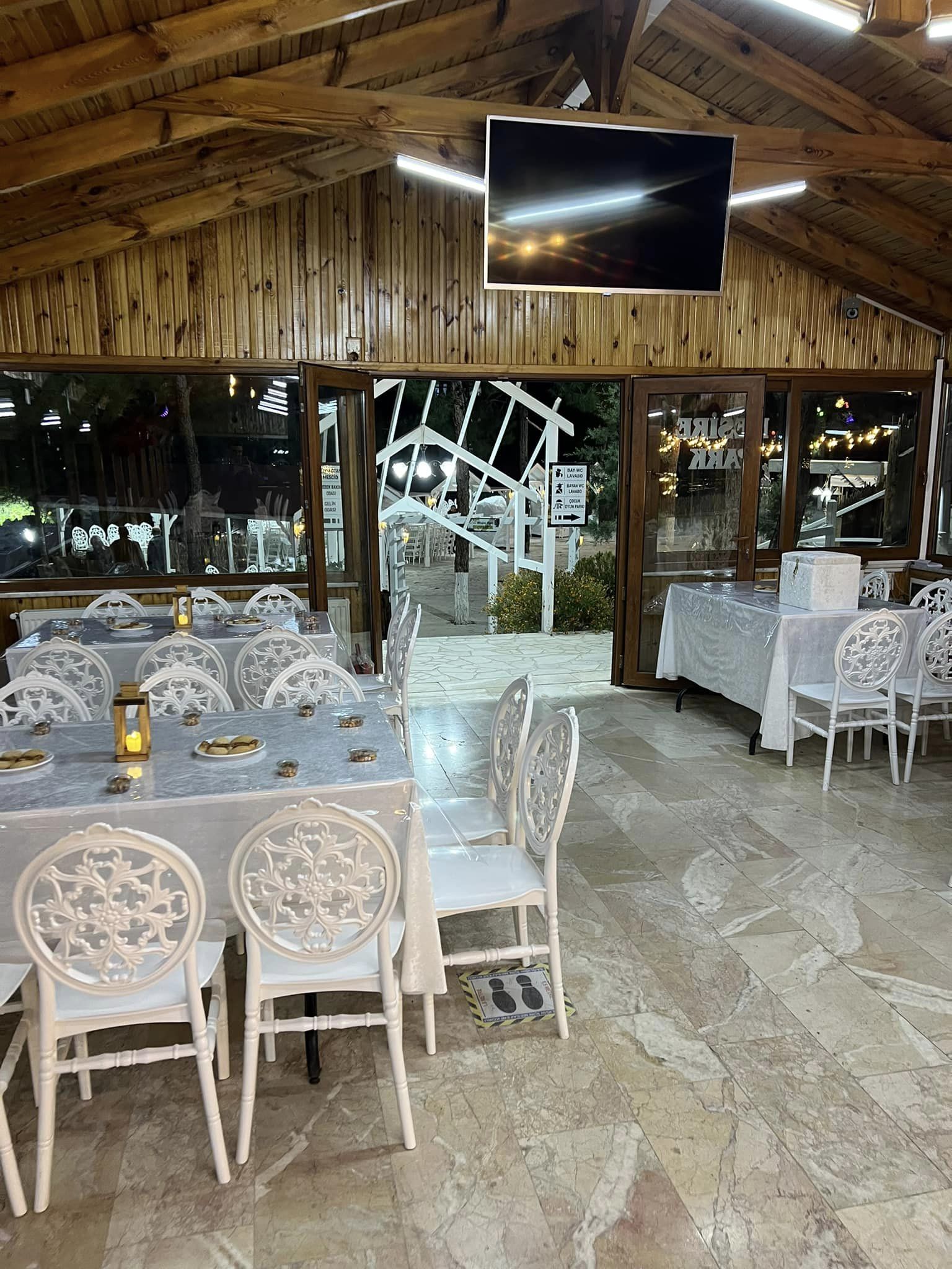 SALONUMUZDAN KARELER